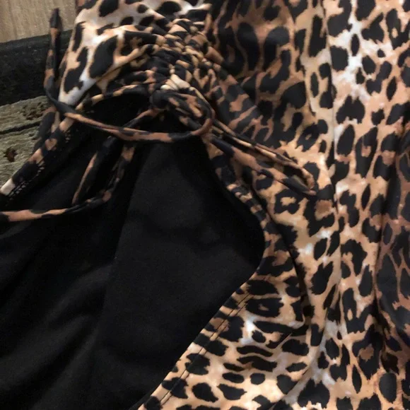 Boohoo leopard swimsuit or bodysuit - Picture 4 of 8